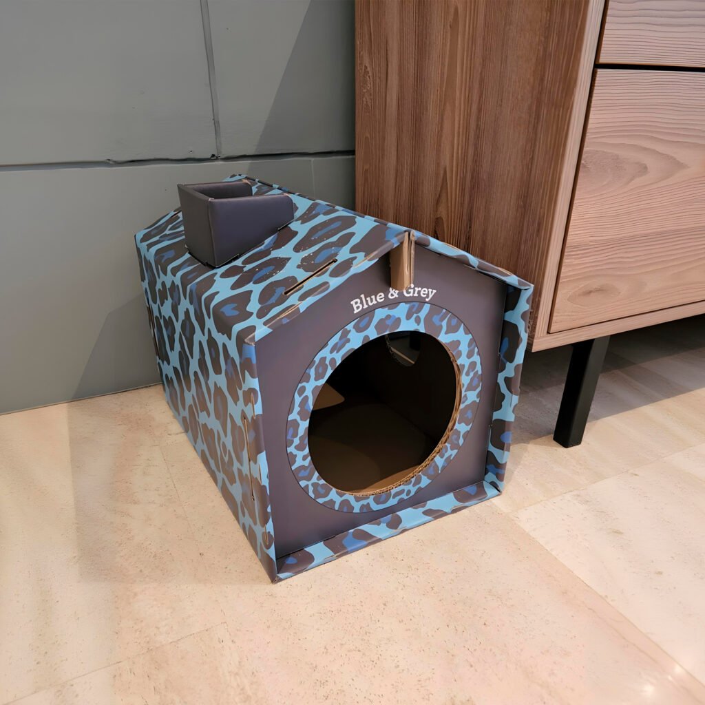Landing-Casa Maya 8 a box with a hole in it