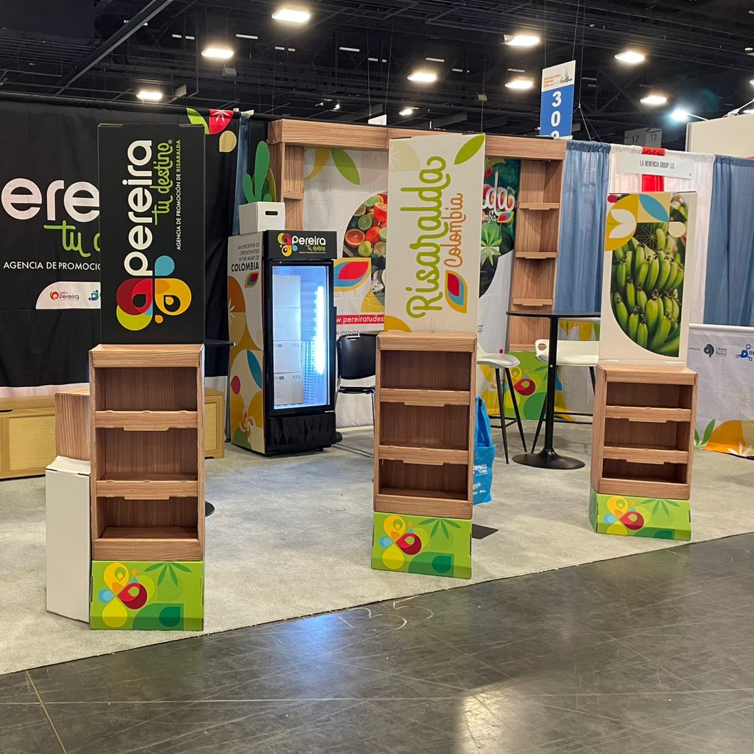 Combo Publicitario Exhibidor + Tótem para Ferias y eventos 2 exhibidor publicitario